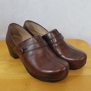 Dansko Brown Leather Solstice Clogs size 10